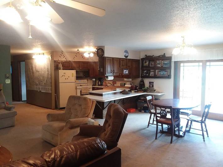 Vacation rental for 12 people, with pool and terrace as well as yard in North Dakota