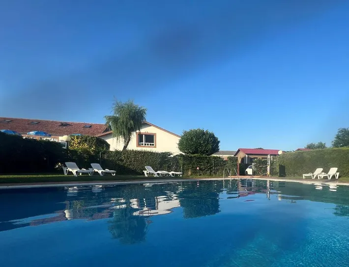 Apartamento de vacaciones para 4 personas, con piscina y jardín - 1