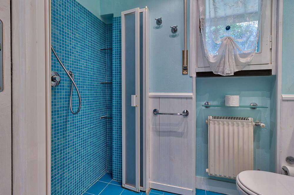 Villa con vista mare, terrazza panoramica, jacuzzi, ascensore in Lavagna, Comune di Lavagna