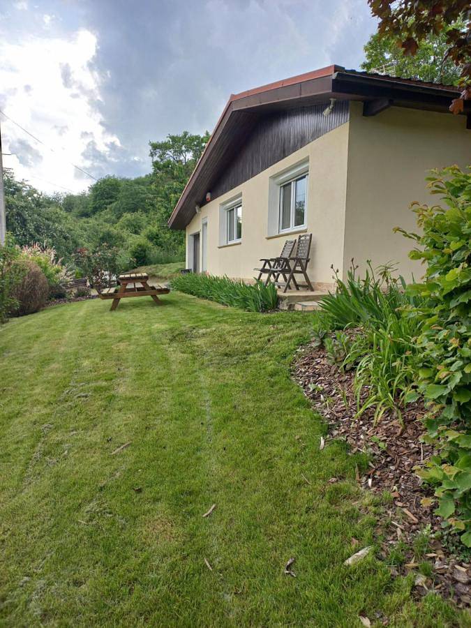 Maison de vacances pour 2 personnes, avec Balcon et Terrasse ainsi que Jardin et Vue dans Combres-sous-les-Côtes