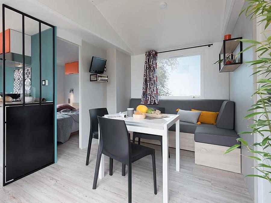 Flower Camping Le Riviera - Mobilheim 5 personen - Mobilheim Premium 32 m² 2 Zimmer + 12m² halbüberdachte Terrasse (9m²) + Tv + Klimaanlage 4/5 Pers. in Sampzon, Ardèche