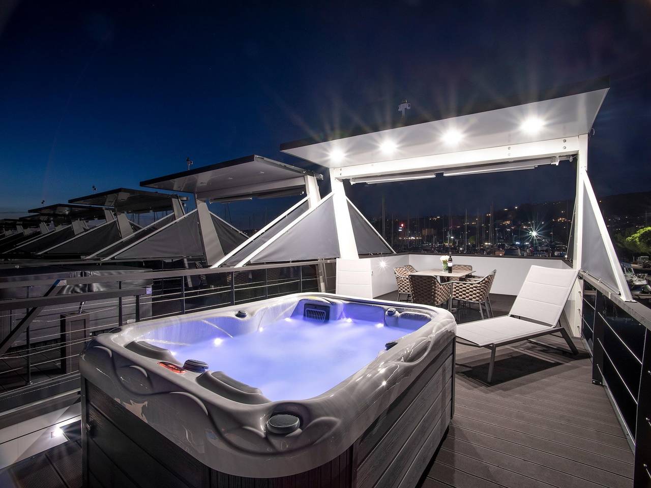 Hausboot mit Hottub in Piran, Slowenische Riviera