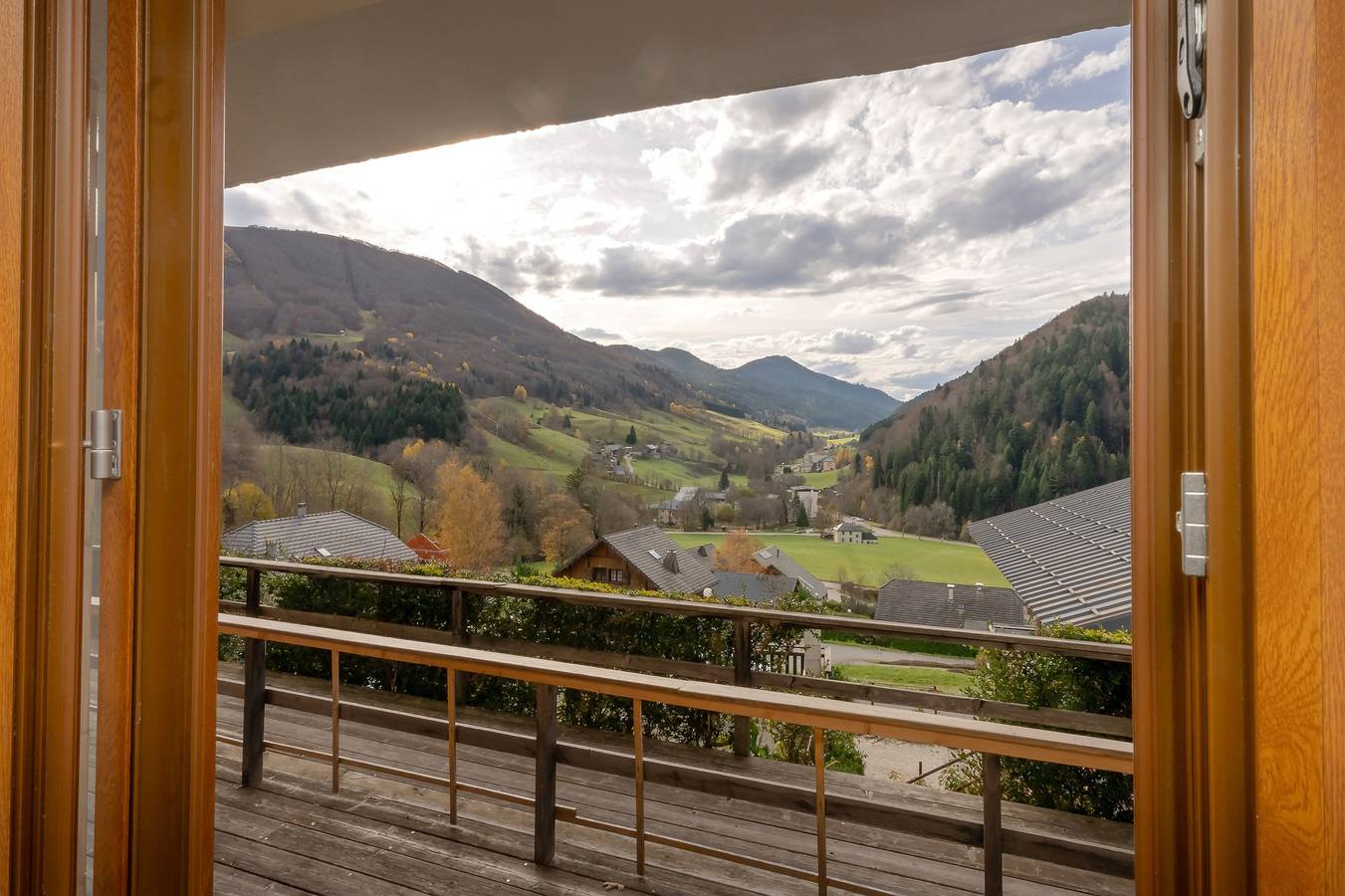 Apartamento entero, Apartamento «El apartamento del Pastor» con vistas a la montaña y terraza privada in Aillon-le-Jeune, Chambéry region