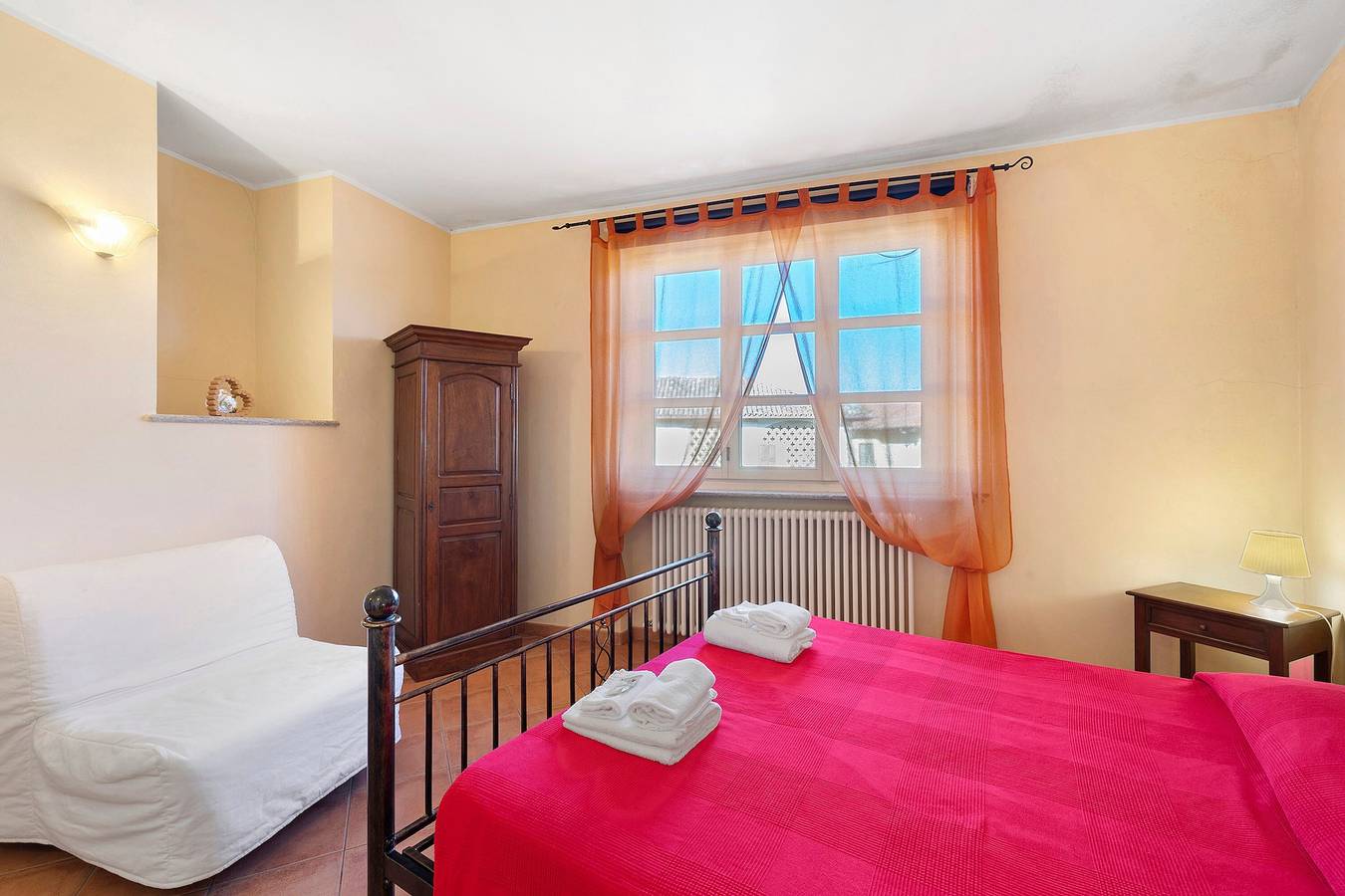Zimmer 'Lepre' mit Bergblick, Gemeinschaftspool und Wlan in Costigliole d'Asti, Langhe