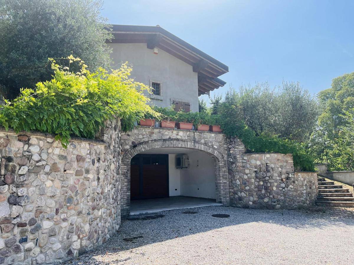 Il borgo fra i laghi in Monzambano, Provincia di Mantova