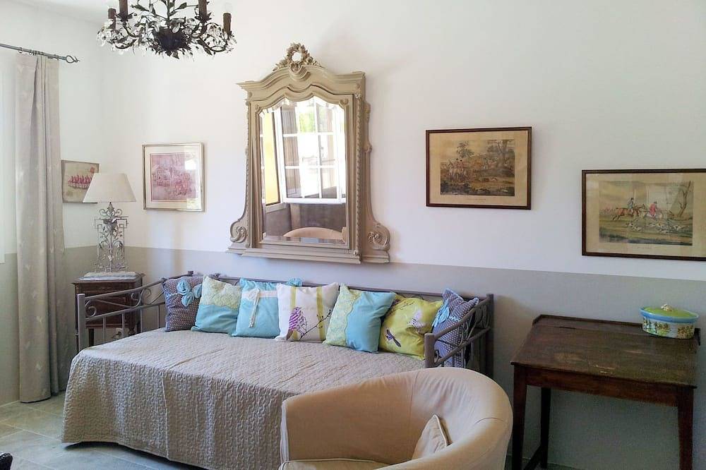 Entire apartment, Cosy apartment for 5 people with Wifi, A/C, pool, Tv and terrace in Galéria, Parc naturel régional de Corse