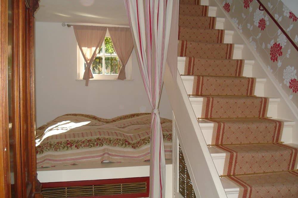 Encantador apartamento en la mansión estilo Tudor (a sólo 15 minutos de Prenzlauer Berg) in Berlin Niederschönhausen, Berlín