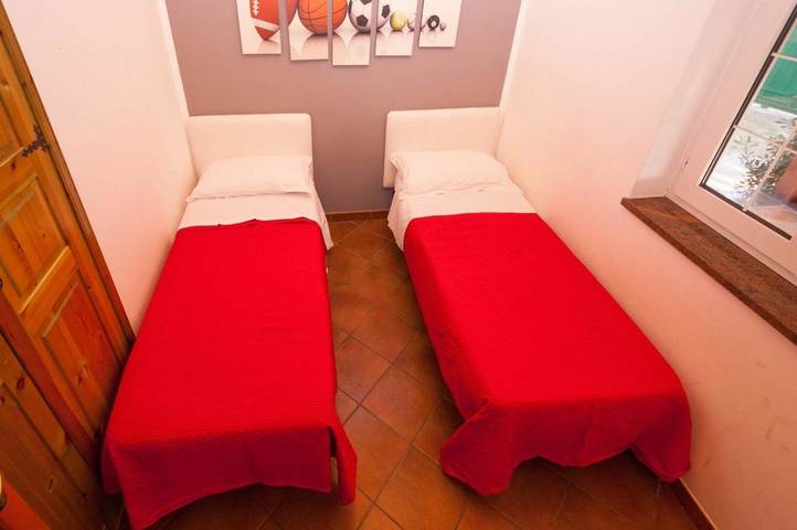 Location de vacances pour 6 personnes, avec vue et jardin à Campofelice di Roccella - 4