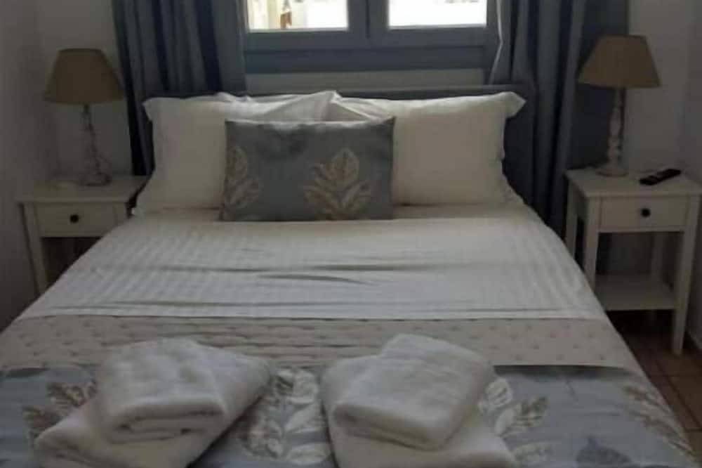 Entire apartment, Calderimi apart. for 2-4 persons in Fira in Firostefani, Thera