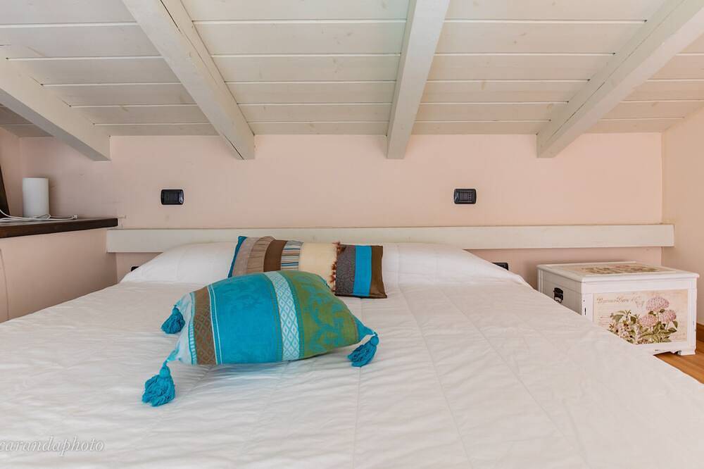 Luna Rossa Cottage by Villasretreats w/Pool, free 5 Terre Sailing Boat in Ceparana, Bolano
