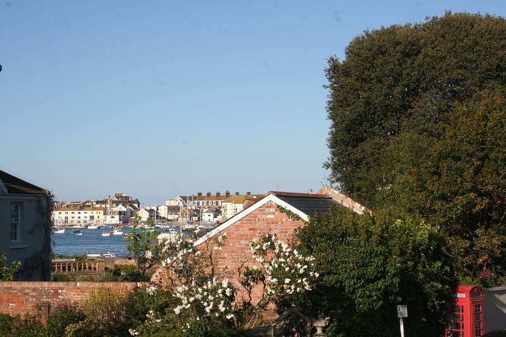 Delightful Cottage on Shaldon Green, 50m to Beach, Nautical Decor | Sleeps 4-6 in Shaldon, Devon
