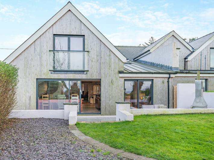 Cottage for 8 people, with garden, with pets in Trefin