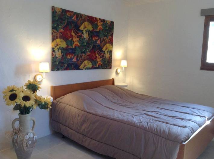 Location de vacances pour 2 personnes, avec vue ainsi que piscine et jardin à Caseneuve - 3