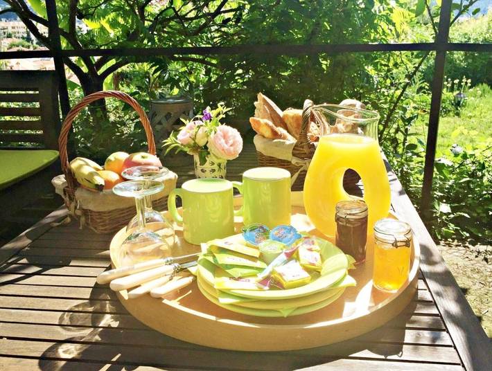 Bed and breakfast for 2 personer, med Terrasse og Hage i tillegg til Utsikt i Cannes