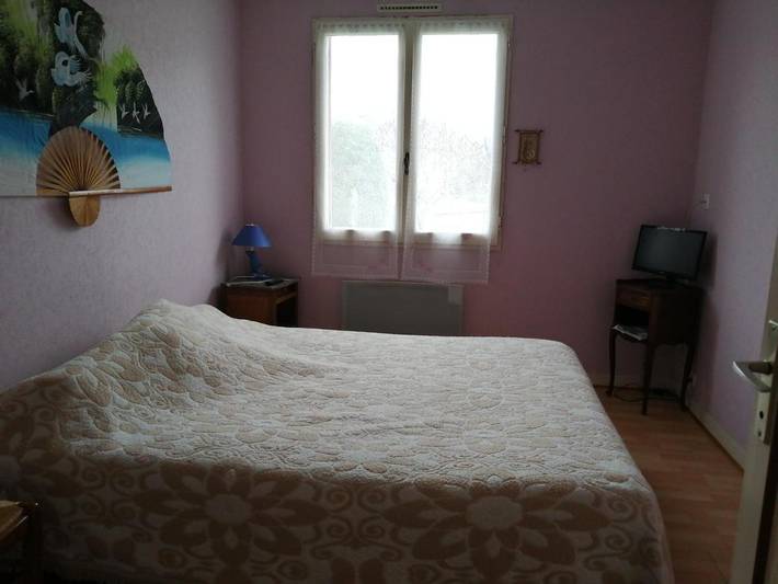 Location de vacances pour 2 personnes, avec vue et jardin à Bouresse - 2