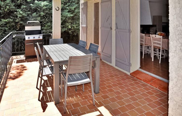 Appartement confortable avec piscine et parking près de Rochefort in Rochefort-du-Gard, Région de Nîmes