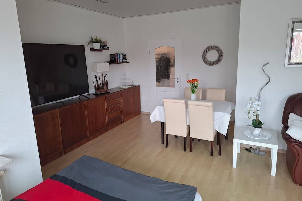 Ganze Wohnung, Ferienwohnung \"Schöne Zeit\" mit großem Balkon in Nordenham, Wesermarsch