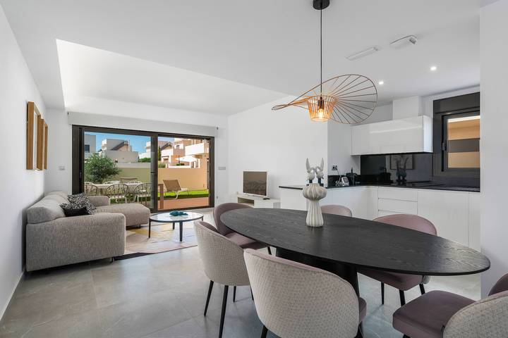 Ferienwohnung für 6 Personen, mit Pool und Terrasse sowie Garten, kinderfreundlich