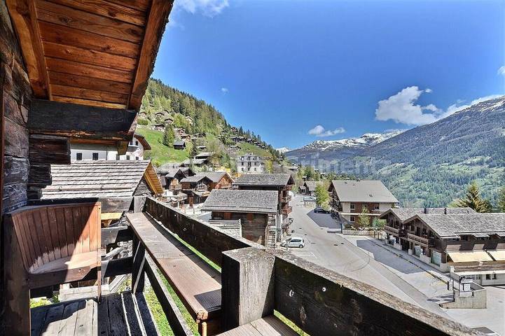 Einfaches 3-stöckiges Chalet für 3 bis 4 Personen, Küche mit kleiner Wohnecke, 1 Doppelbettzimmer (1 in Grimentz, Anniviers