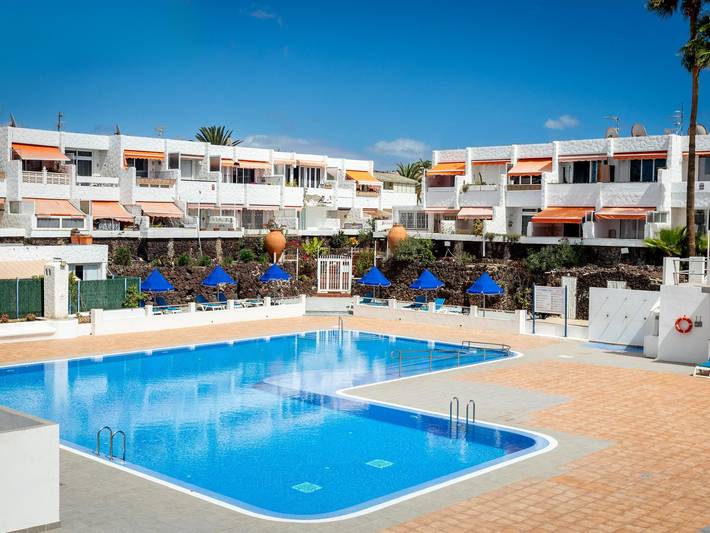 Ferienwohnung für 2 Personen, mit Balkon/Terrasse und Garten sowie Pool