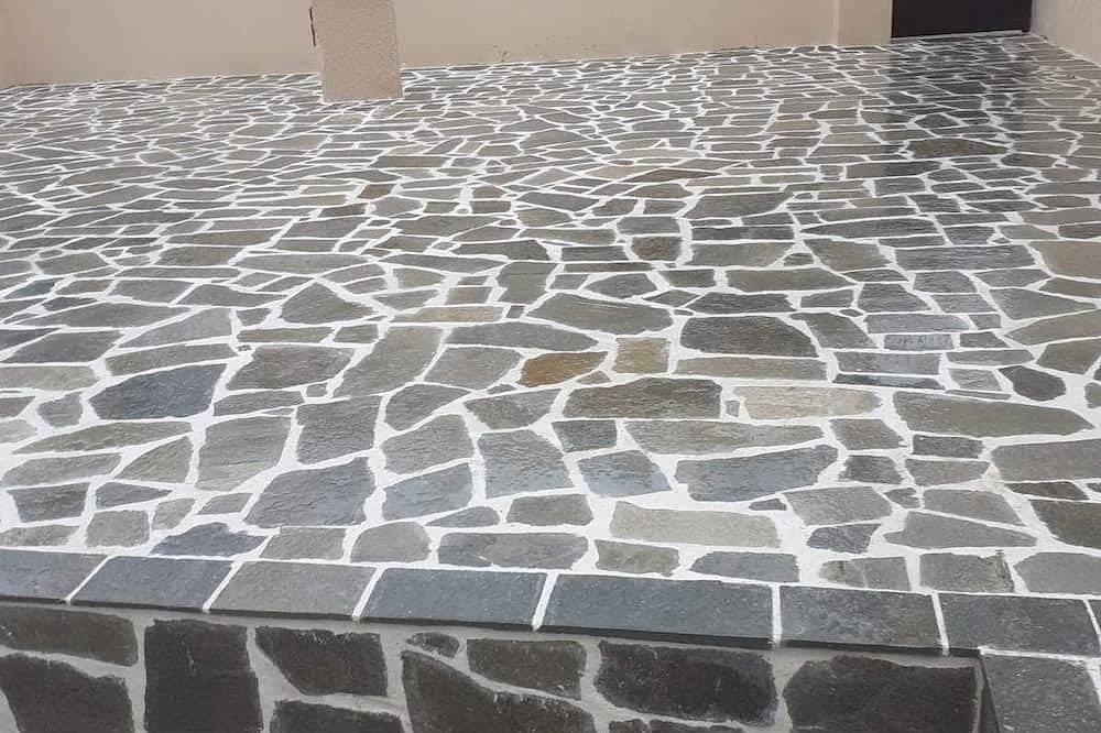 Legacy House at the Square, Beaches /Boat excursions 5-25 min away in Limnos