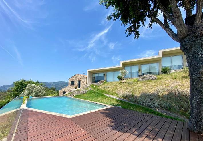 Location de vacances pour 10 personnes, avec vue ainsi que jardin et piscine dans Ribadouro - 2