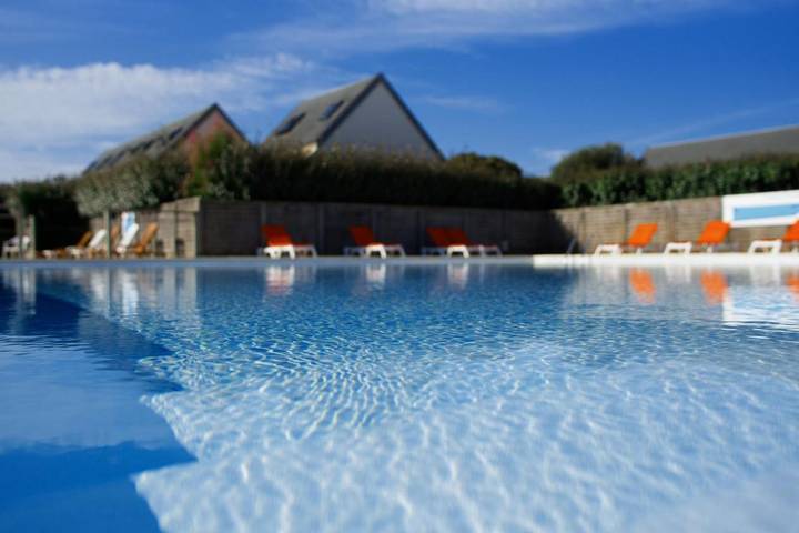 Parc de vacances pour 4 personnes, avec piscine et jardin dans Plage De Pen Bron - 3