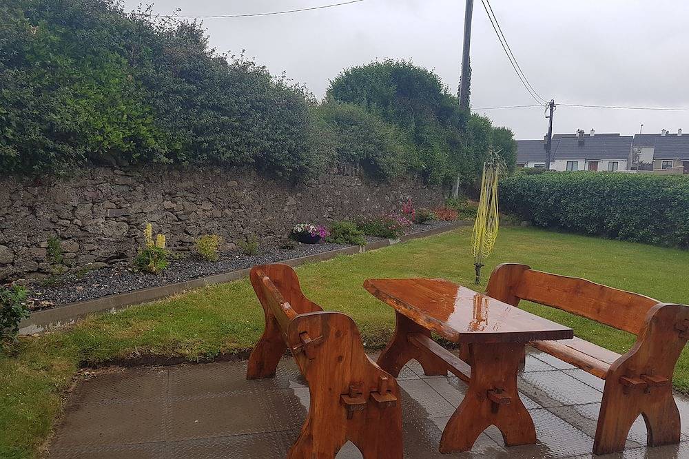 Cosy cottage near village  beach  Links and Hogs Head Golf Courses in County Kerry
