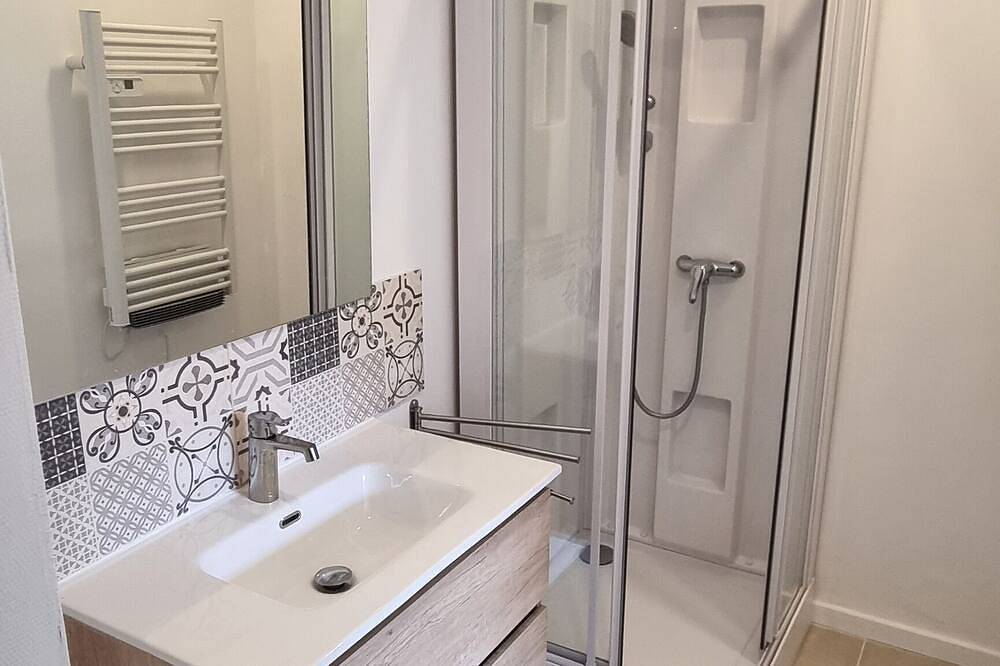 Entire apartment, Bright apartment with terrace in the heart of Morlaix in Morlaix, Ceinture Dorée