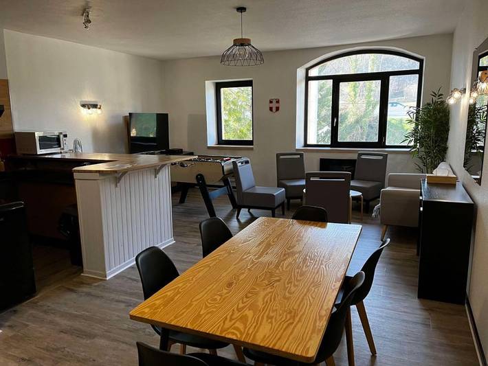 Hôtel pour 2 personnes, avec terrasse ainsi que sauna et jacuzzi, animaux acceptés à Cran-Gevrier - 2