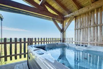Cabane en bois pour 3 personnes, avec jacuzzi dans 