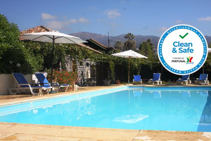 Cottage for 2 people, with Balcony and Terrace as well as Garden and Pool in Madeira