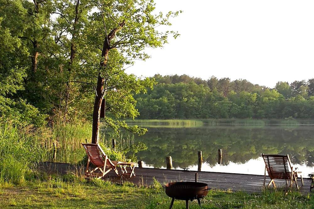 Entire apartment, Right on the lake - plenty of space for family & friends, modern, terrace, boat rental in Strasen, Wustrow (Mecklenburg Lakes)