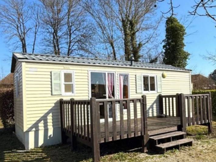 Mobil home pour 4 personnes, avec terrasse à Les Avenières