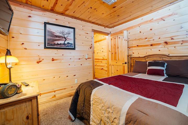 Vacation rental for 4 people, with yard and hot tub in Broken Bow