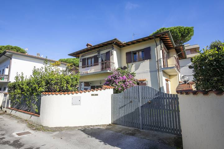 Casa vacanza per 5 persone, con Balcone e Vista oceano a Forte dei Marmi