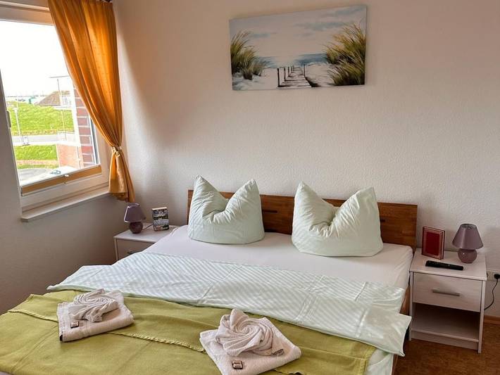 Bungalow für 4 Personen, mit Balkon und Sauna sowie Seeblick
