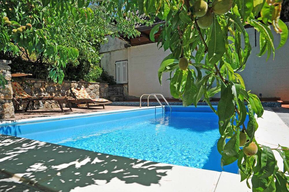 Delightful cottage with pool, Wifi, Bbq, Wood Oven, close beaches & Cinque Terre in Sarzana, Naturpark Montemarcello-Magra-Vara