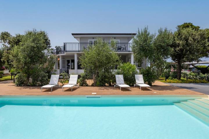 B&b per 3 persone, con giardino e piscina nonché panorama, con animali domestici in Carini
