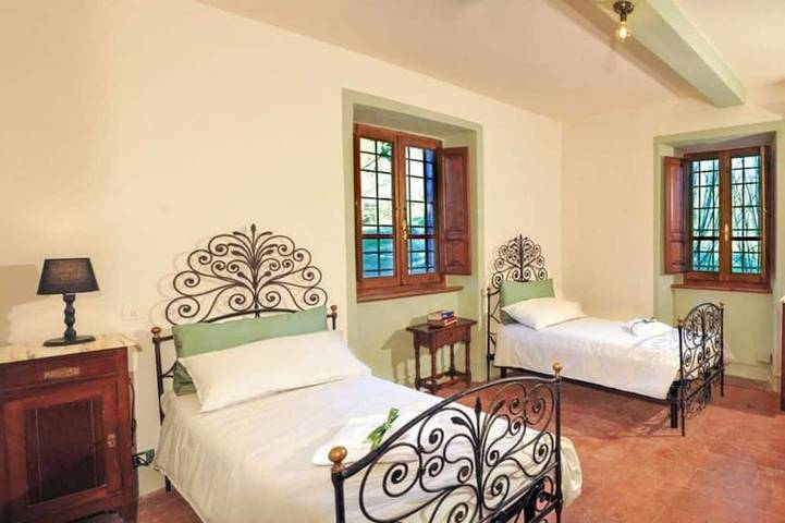 Villa espaciosa, impresionantes vistas, piscina privada, a pie de restaurante in Minucciano, Garfagnana