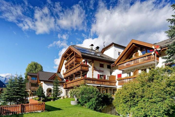 Ferienhaus für 6 Personen, mit Balkon und Terrasse sowie Garten und Ausblick in Rasen-Antholz