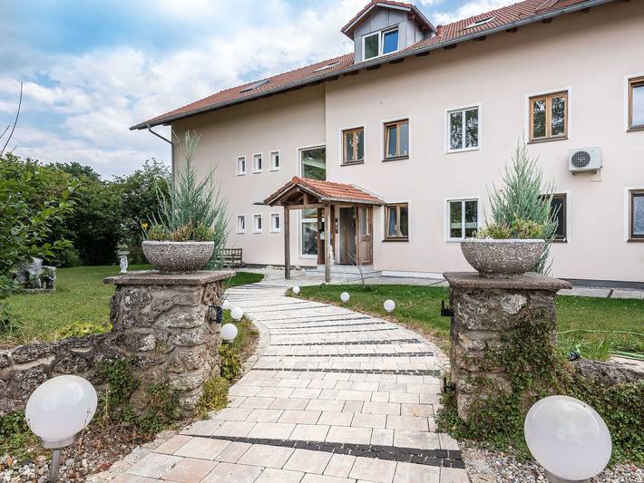 Ferienwohnung für 2 Personen, mit Terrasse und Garten, kinderfreundlich in Markt Schwaben