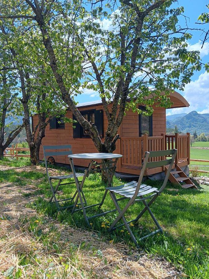 Chambre d’hôte pour 2 personnes, avec Balcon et Jacuzzi ainsi que Jardin et Vue