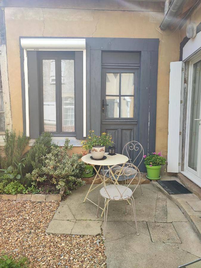 Appartement de vacances pour 2 personnes, avec jardin ainsi que vue et terrasse