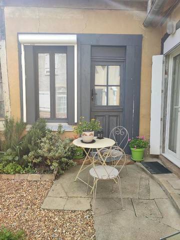 Cottage pour 2 personnes, avec terrasse ainsi que jardin et vue à Bonnétable