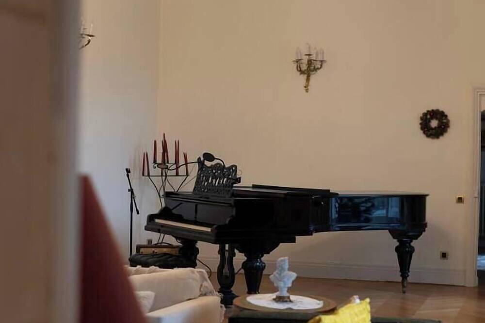 Château des Archevêques au coeur d'un village in Artannes-sur-Indre, Région de Tours