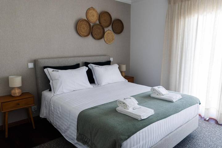 Maison d’hôte pour 11 personnes, avec piscine ainsi que balcon et vue