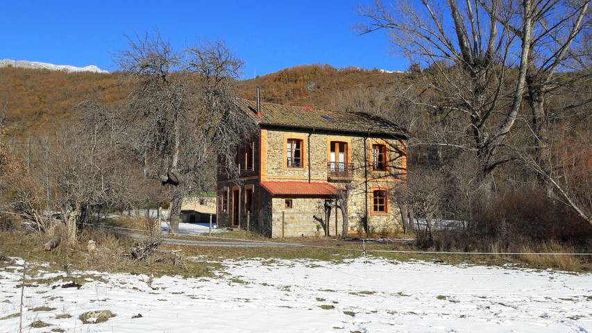Casa rural para 10 personas, con jardín y vistas al lago en Matallana de Torío