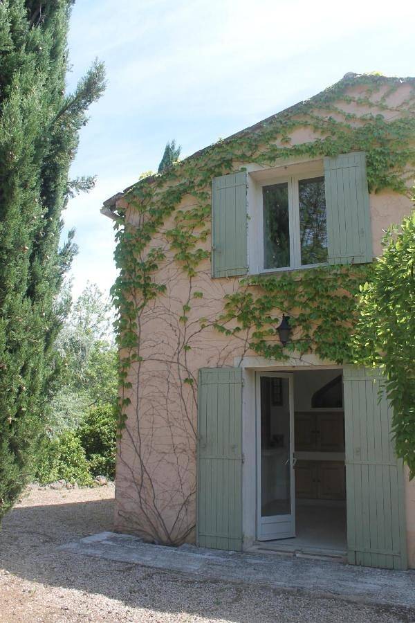 Two-Bedroom House in Taradeau, Région de Draguignan