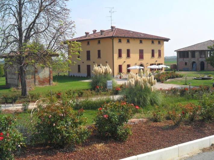 Stanza per 2 persone, con panorama e giardino in Provincia di Bologna